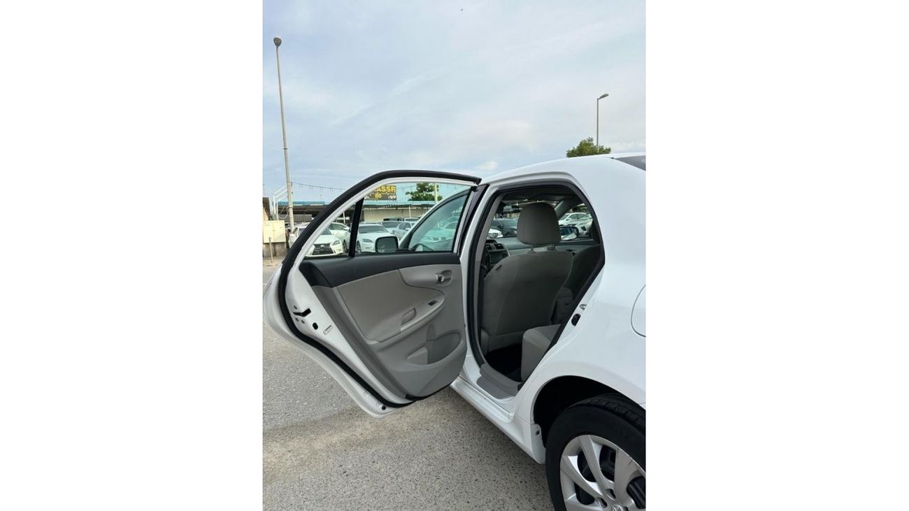 Toyota Corolla car in good condition, 2013 with engine capacity 1.8