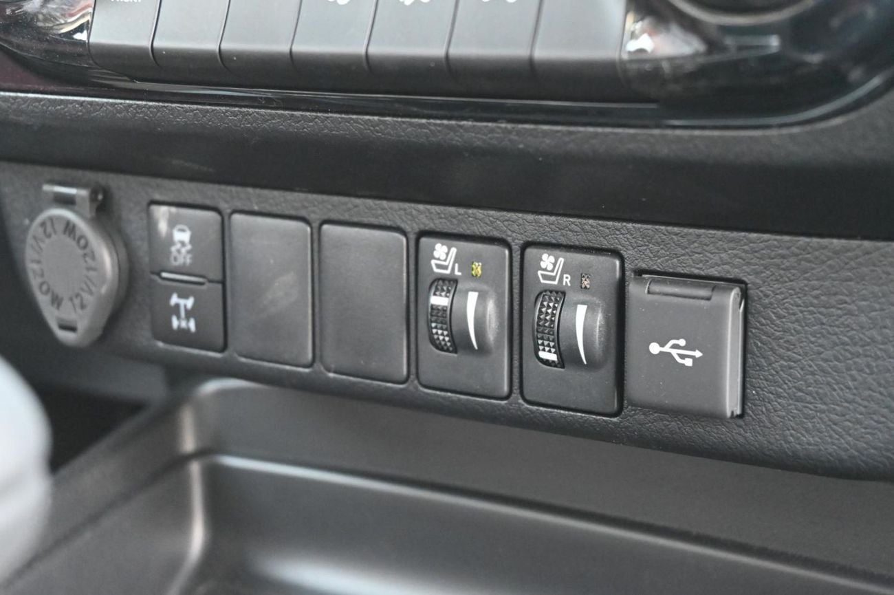 Toyota Hilux 2.4L DSL FULL OPTION SAUDI