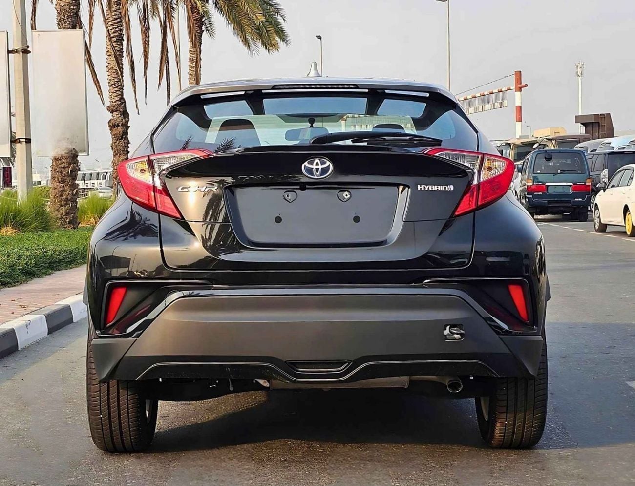 Toyota C-HR LUXURY DUAL TONE / 1.8L HYBRID / PUSH START / LEATHER SEATS / FULL OPTION / CODE#68013