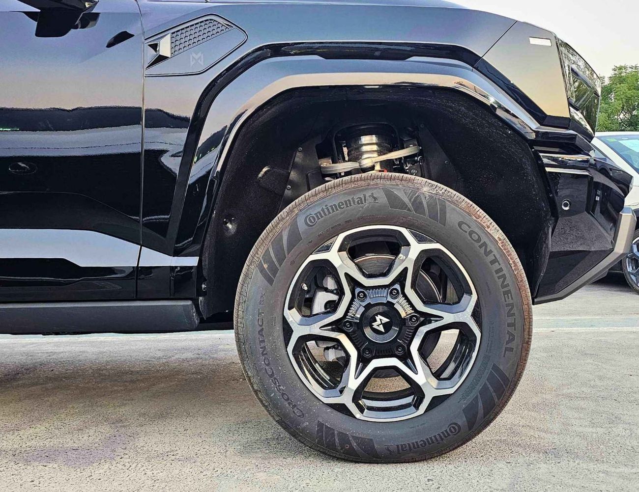 Dongfeng M Hero M817 HYBRID / 1.5L TURBO CHARGED / LARGE DISPLAY 15.6" TOUCHSCREEN / PANORAMIC ROOF (CODE#MH817H)