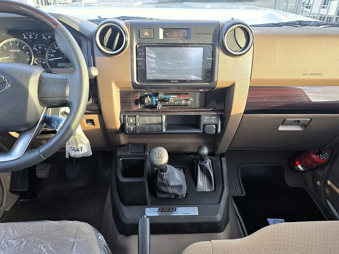 Toyota Land Cruiser Pick Up SC 4.0L Toyota L.C Single cabin Pick Up 4.0l petrol v6 M/T 4WD Gcc specs  2025 Model