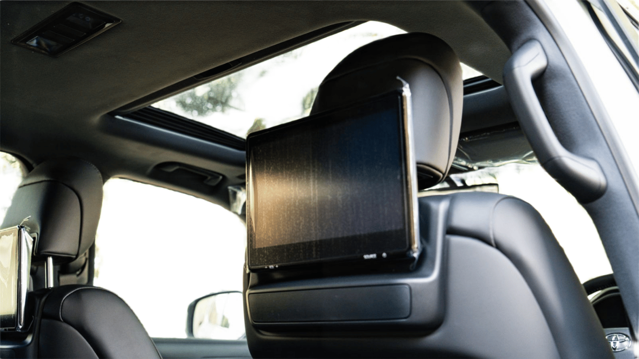 تويوتا لاند كروزر ECTMKC003 –New Right Hand Drive – Toyota LC300 VXR - 3.3L Diesel Auto - White with Black Interior