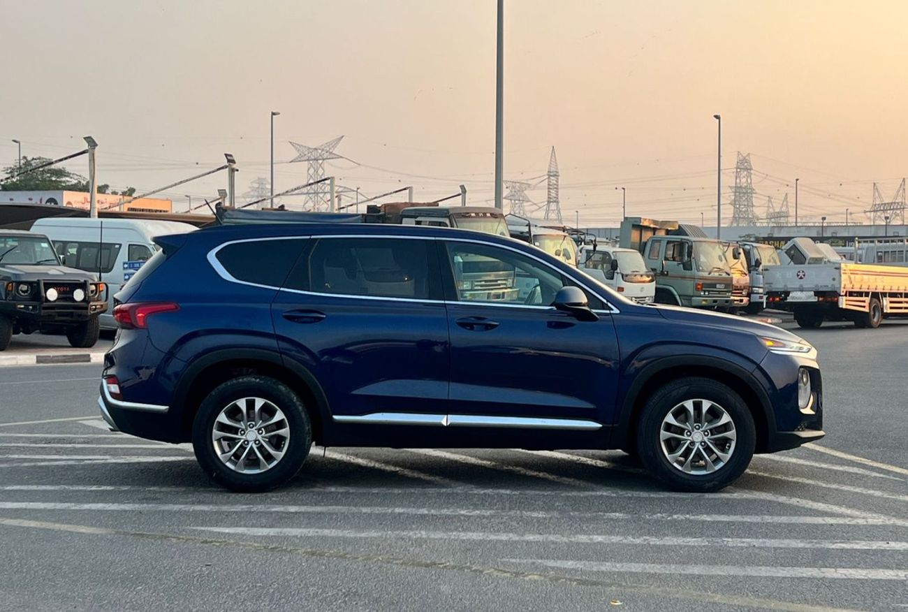 Hyundai Santa Fe 2019 Hyundai Santafe MiOption  2.0L V4 - Apple / Android Play -  AWD 4x4 - 89000 Mileage