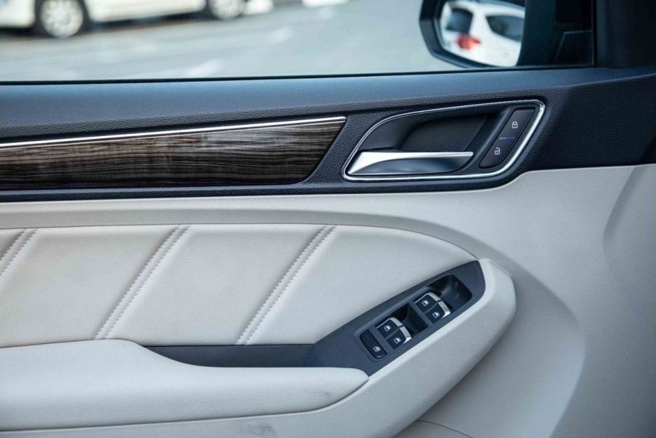 أم جي RX5 2023 MG RX5 2.0 AWD LUXURY - أسود من الداخل بيج