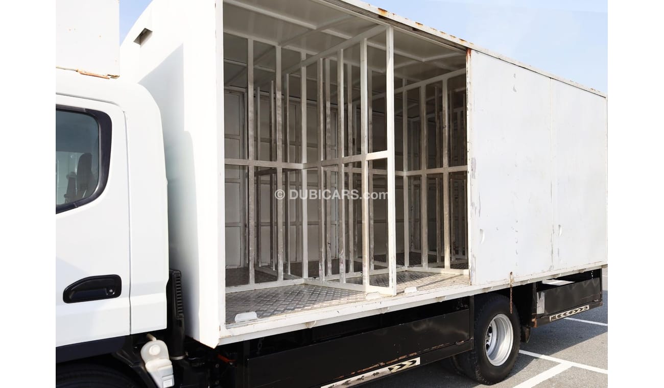 Mitsubishi Fuso Canter Water Body with Sliding Door Long Chassis 4Ton - Japan Manufactured | GCC
