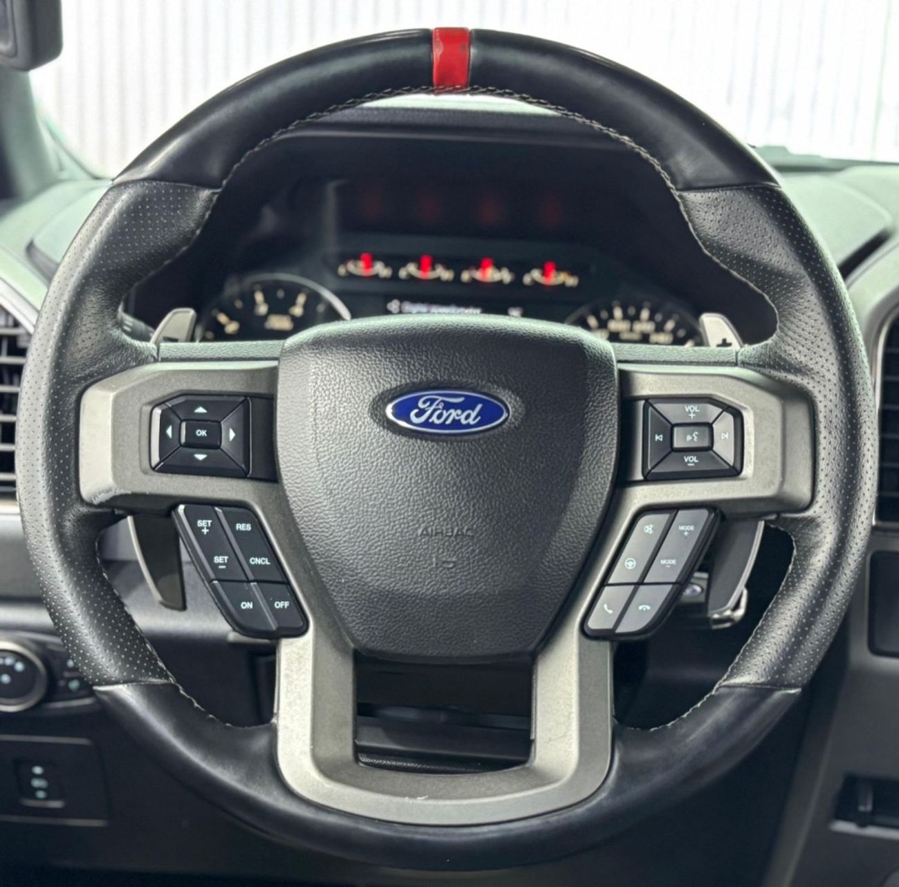 Ford F 150 Raptor 2017 Ford F-150 Raptor SuperCrew 5.5 Box, Agency Warranty Till 2027, Full Service History, GCC