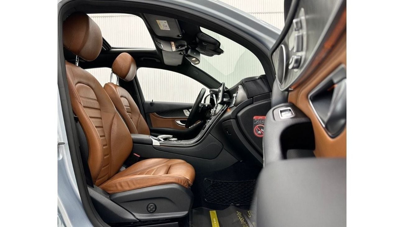 مرسيدس بنز GLC 250 2018 Mercedes Benz GLC250 Coupe AMG, Warranty, Full service History, Low Kms, GCC