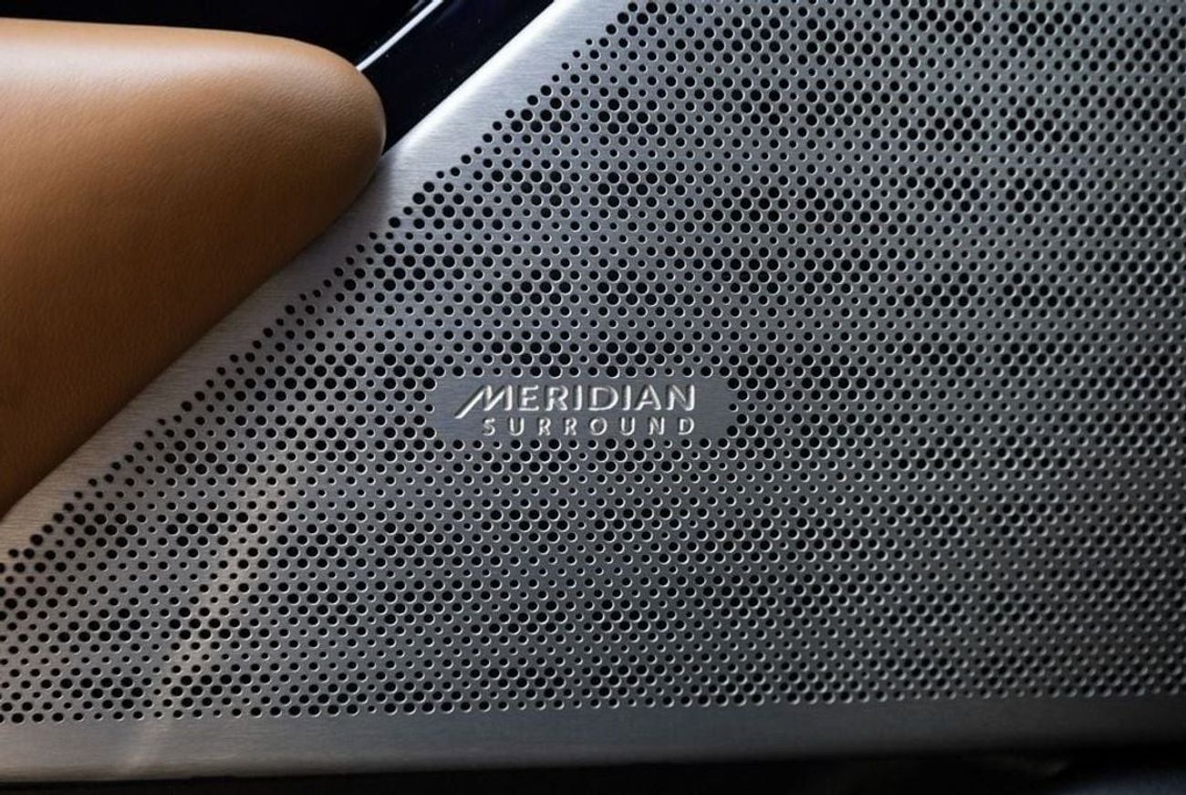 لاند روفر رينج روفر فيلار P380 R-Dynamic HSE 3.0L Range Rover Velar P380 R-Dynamic HSE 2018 GCC under Warranty with Flexible D