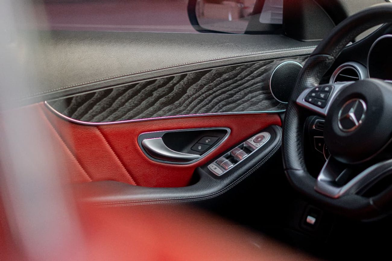 مرسيدس بنز C 200 GCC CAR FULL OPTION