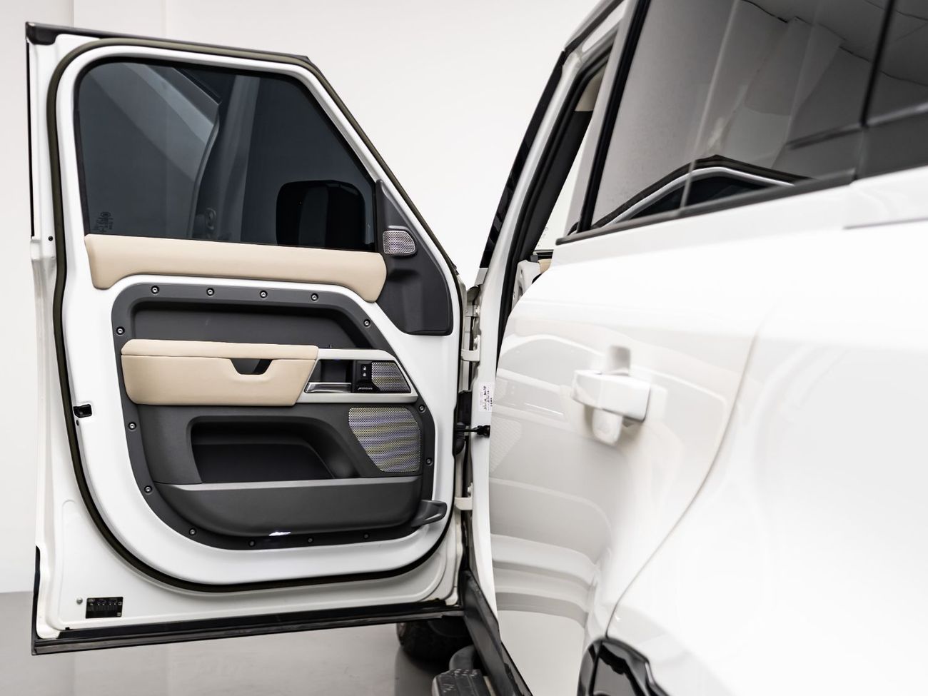 لاند روفر ديفندر 130 SE P400 X Dynamic (7 Seater)