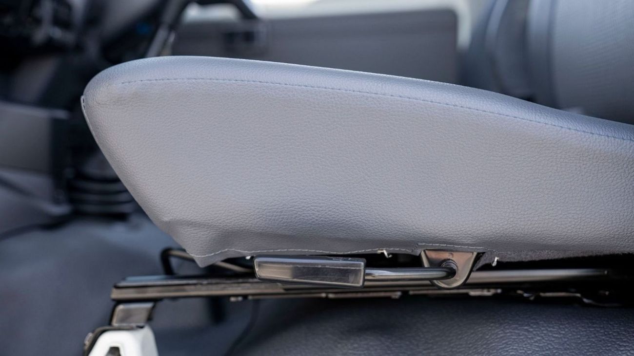 Toyota Land Cruiser Pick Up (RHD) TOYOTA LAND CRUISER LC79SC 4.2D MT MY2023 – WHITE