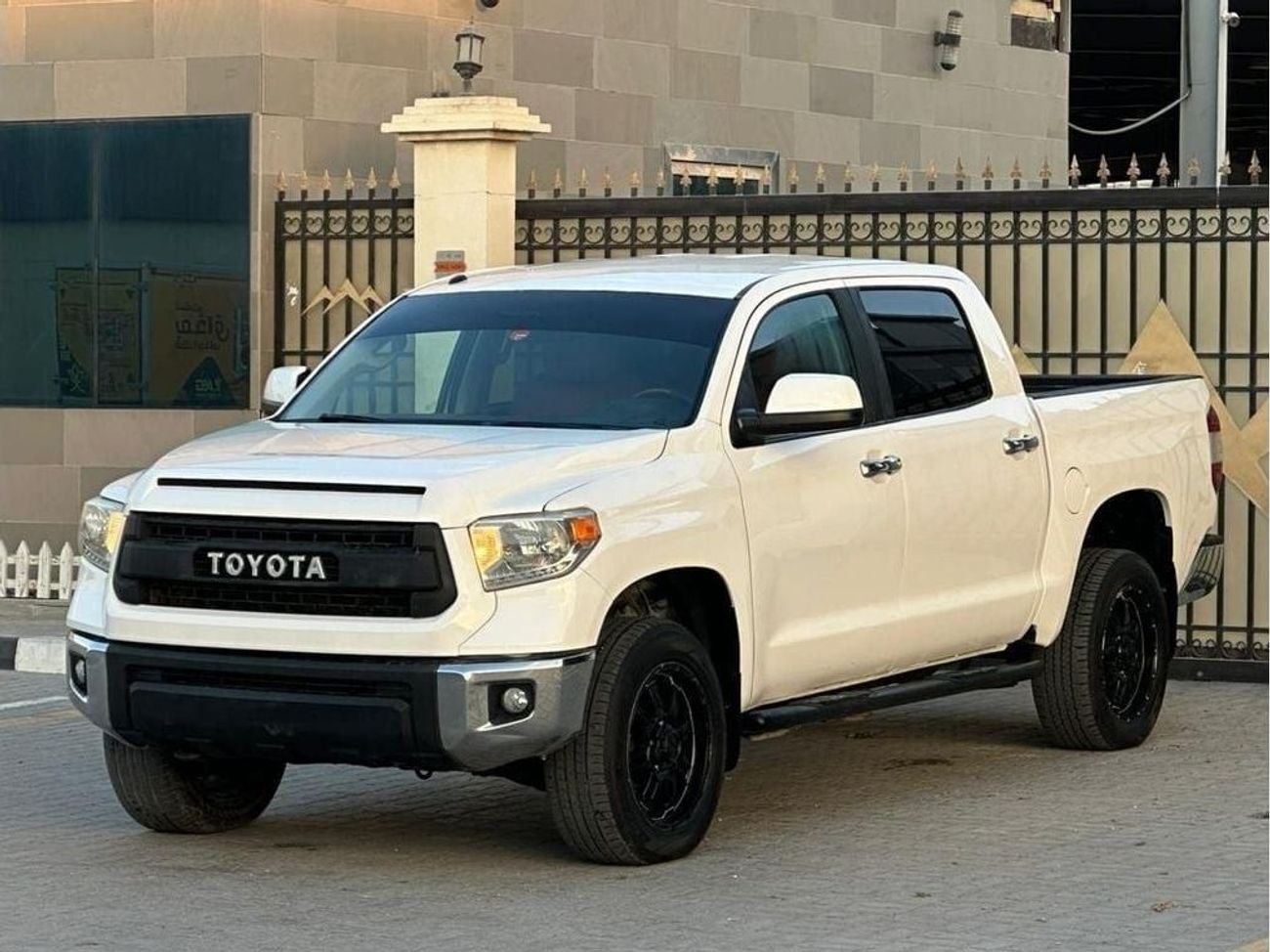 Toyota Tundra Crewmax 1974 Edition 5.7L
