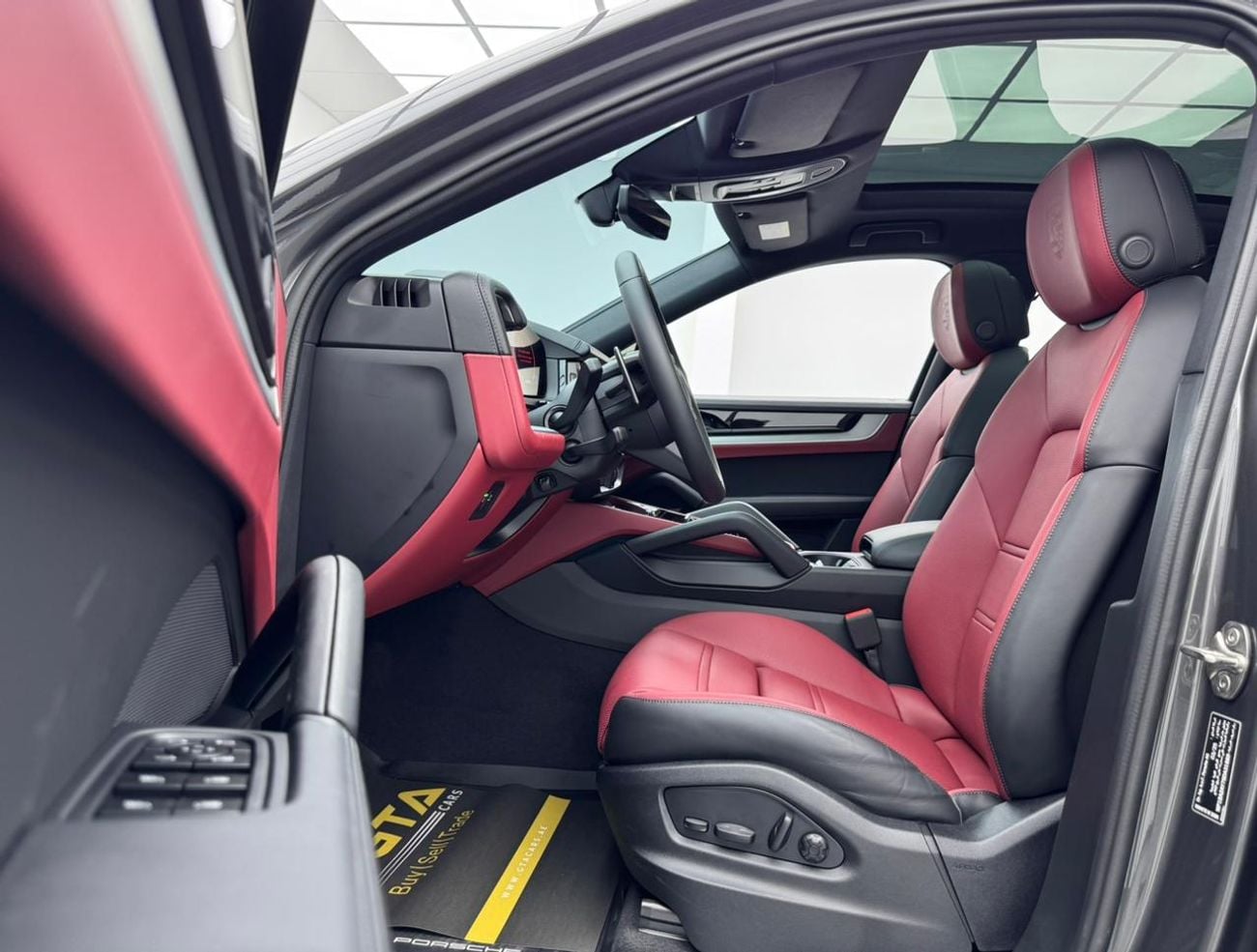 Porsche Cayenne Base Coupe 2025 Porsche Cayenne, Porsche Warranty+Service Contract, GCC