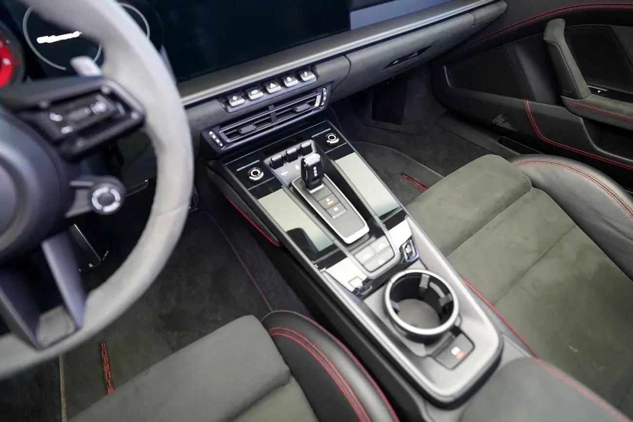 Porsche 911 CARRERA GTS 3.0L (450 HP) Convertible