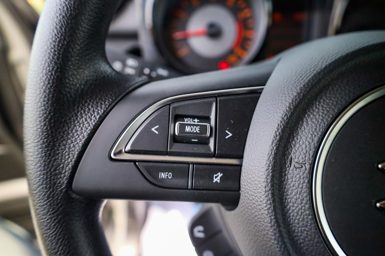 سوزوكي جيمني للبيع في دبي الإمارات: سوزوكي جمني GL بابين 2026 جديدة بالكامل. عداد صفر، قير عادي، بنزين، دفع رباعي