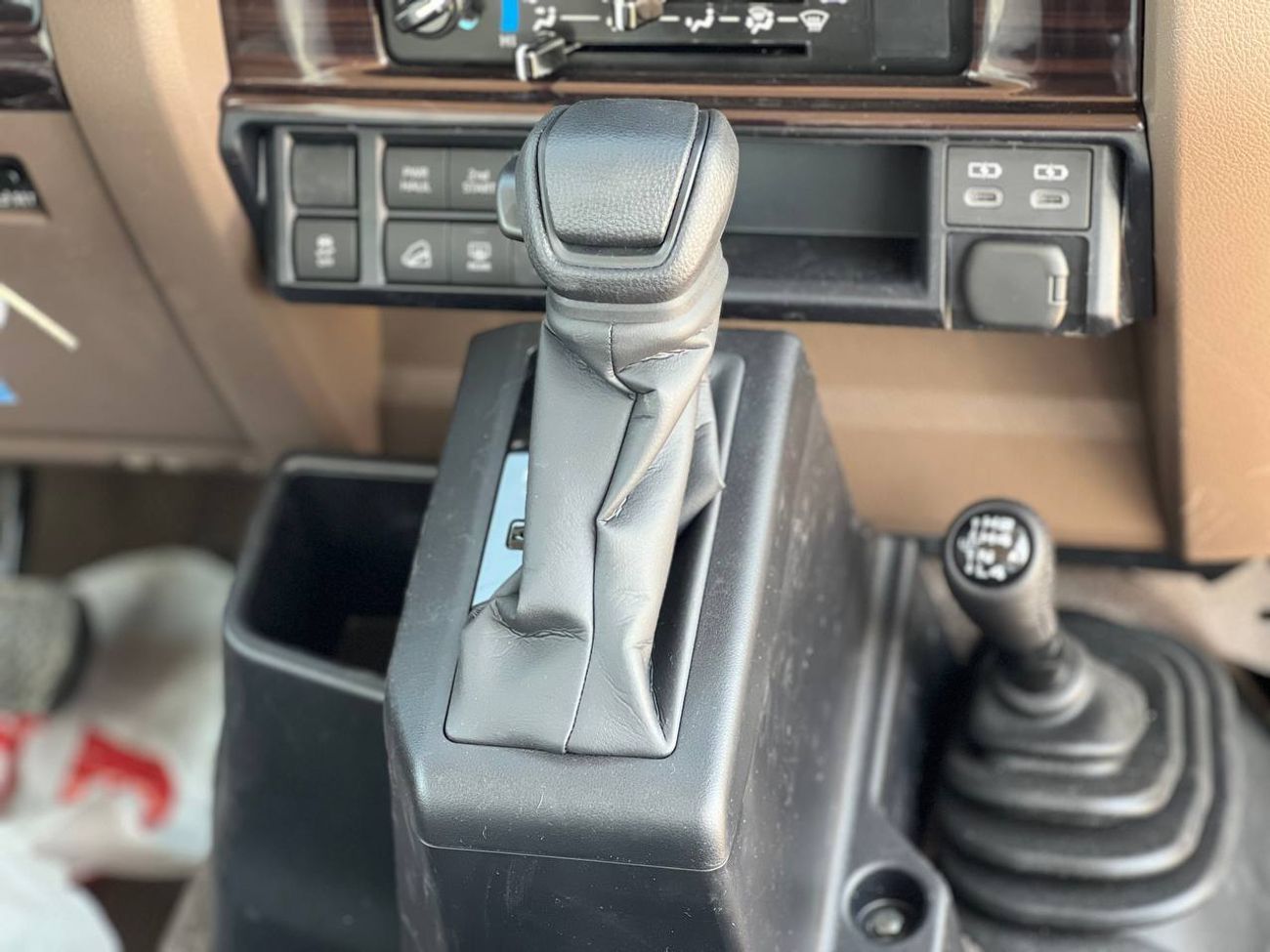 Toyota Land Cruiser 70 LC76 4.0L PTR A/T // 2025 // FULL OPTION WITH RADAR , LEATHER SEATS , DVD&BACK CAMERA // SPECIAL OFF