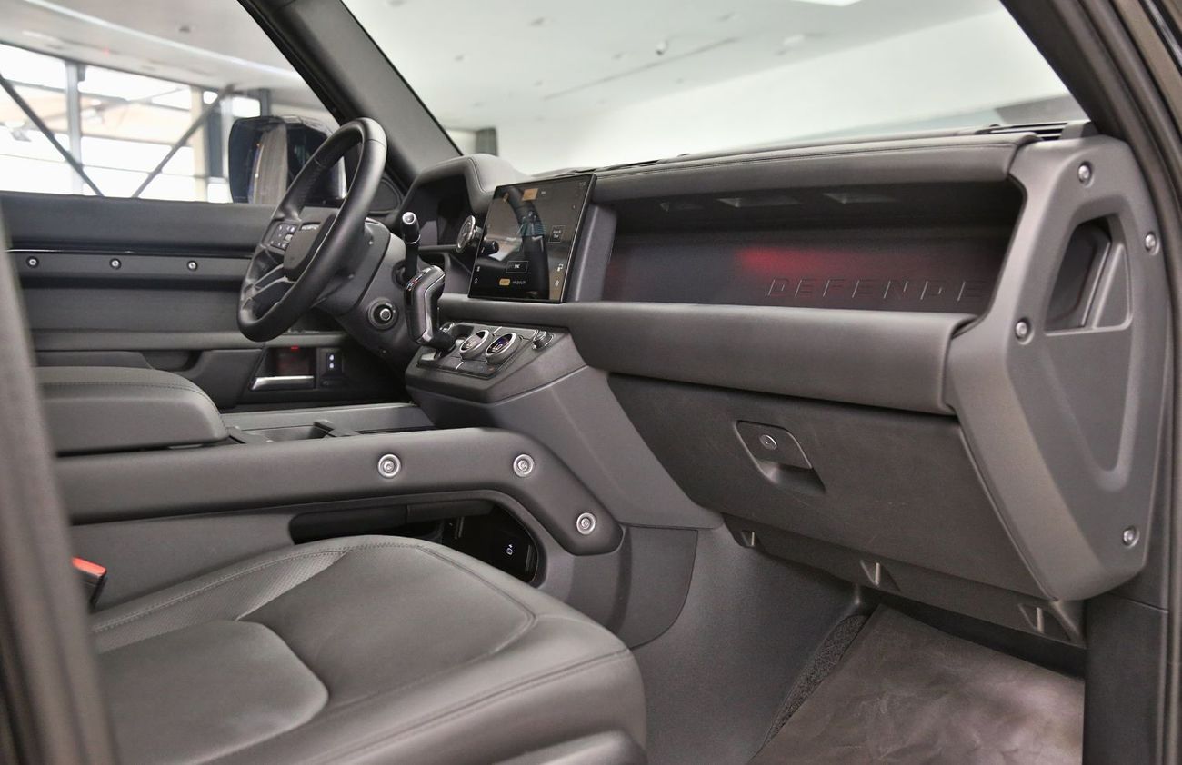 Land Rover Defender 2025 Plug-in P425 German Specification