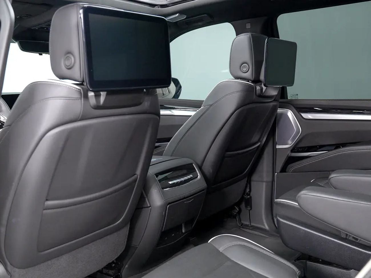 Cadillac Escalade ESV PREMIUM LUXURY PLATINUM ESV - GCC Specs - Brand New!