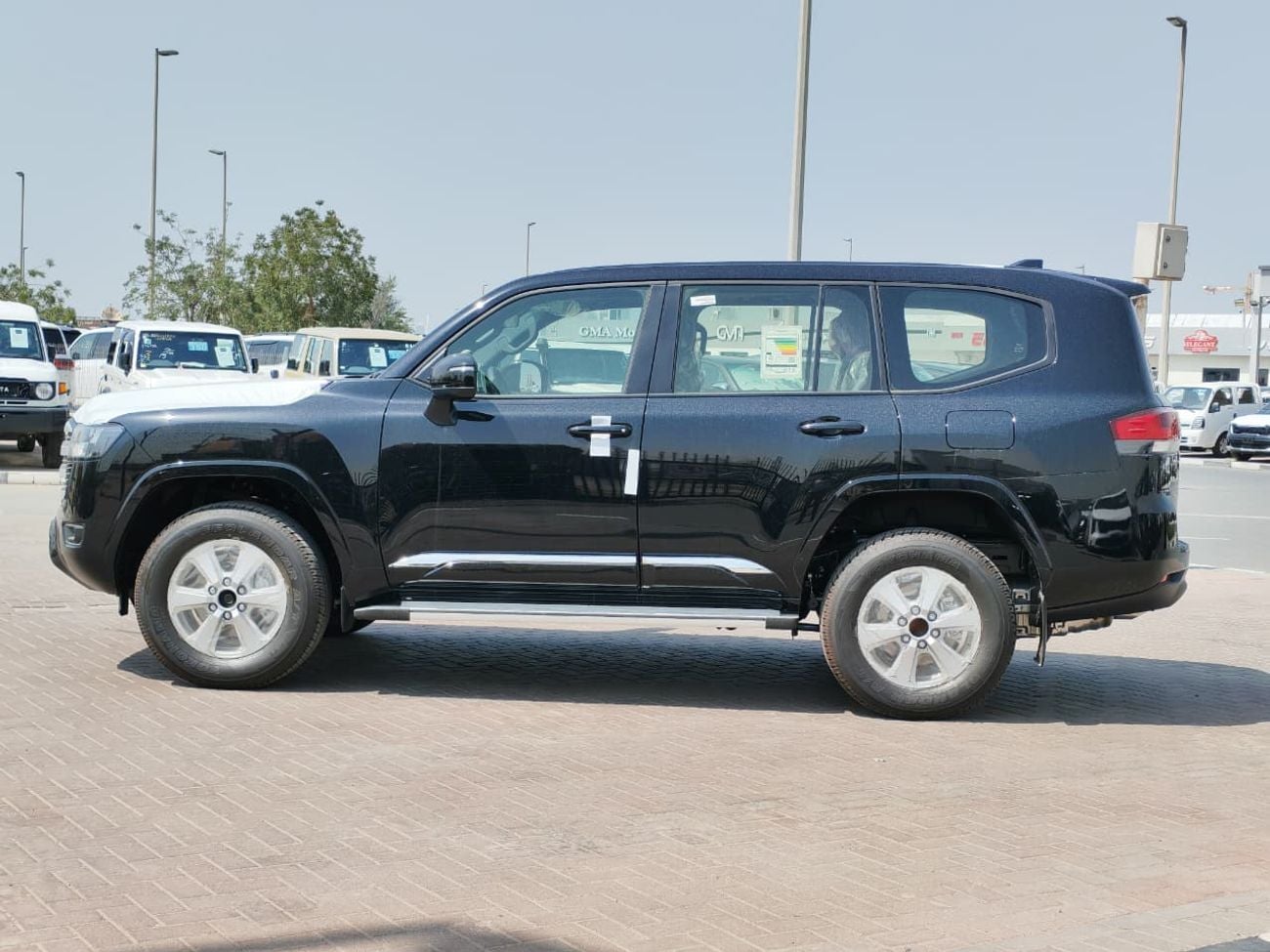 تويوتا لاند كروزر 2025 Toyota Land Cruiser LC300 GXR with Sunroof 4.0L V6 Petrol A/T 4WD Export Only