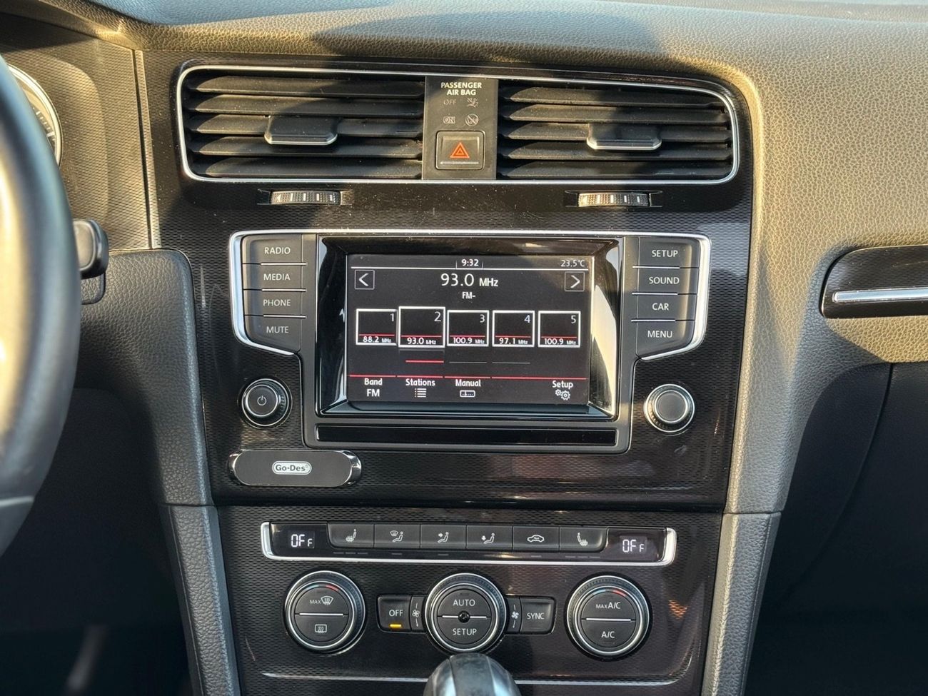 Volkswagen Golf GTI VOLKSWAGEN GOLF GTI MODEL 2014 GCC SPACE FULL OPTION