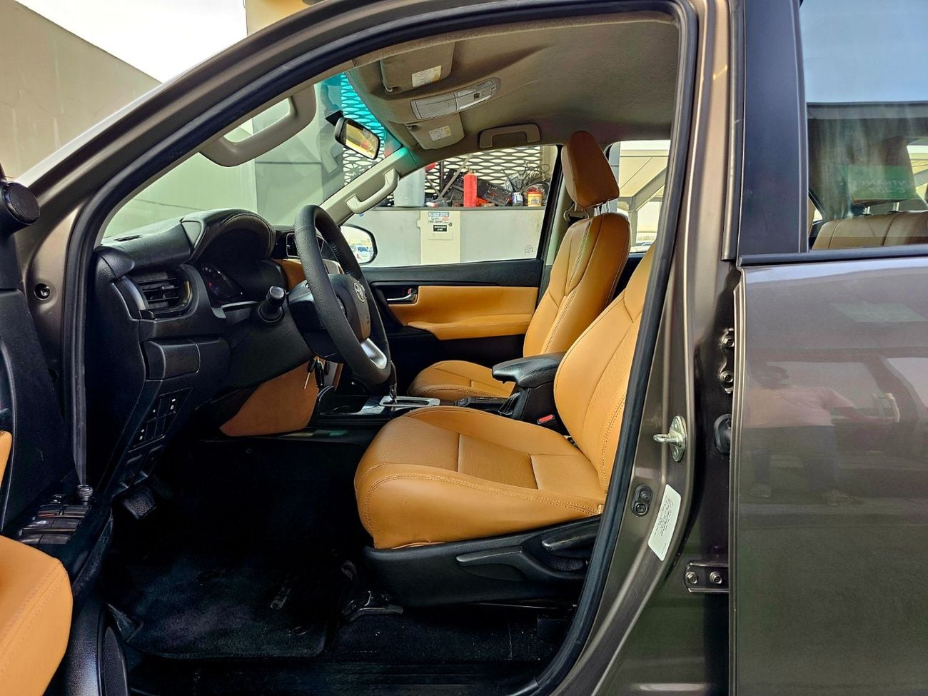تويوتا فورتونر EXR / NEW SHAPE / V4 2.7L / LEATHER DVD / LOW MILEAGE