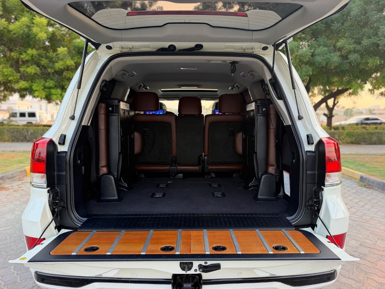 Toyota Land Cruiser VXR 5.7