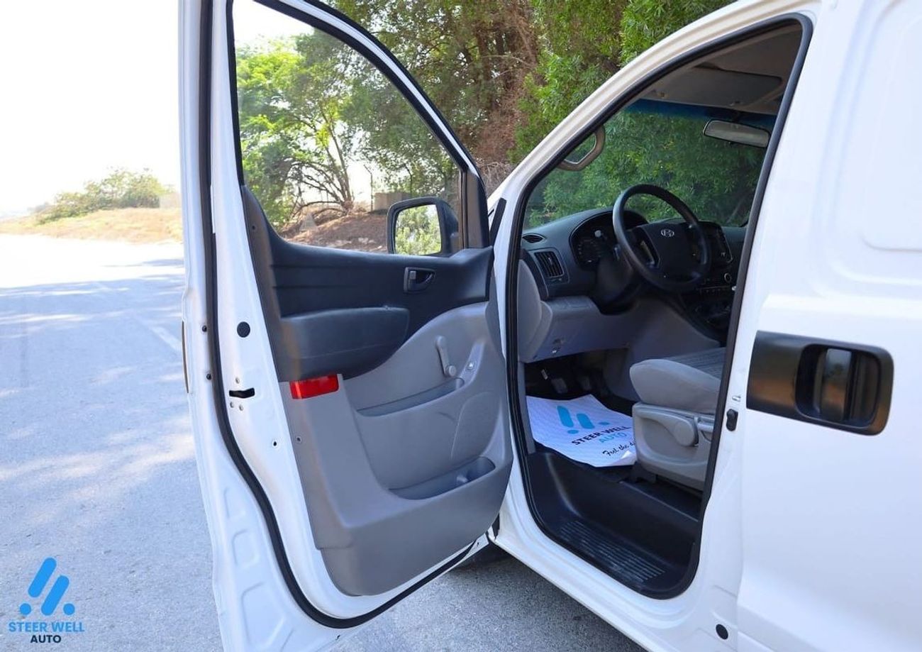 Hyundai H-1 Std 2019 Cargo Van 2.5L RWD / Diesel M/T / Like New Condition / Bulk Deals / Lowest Price / Book Now