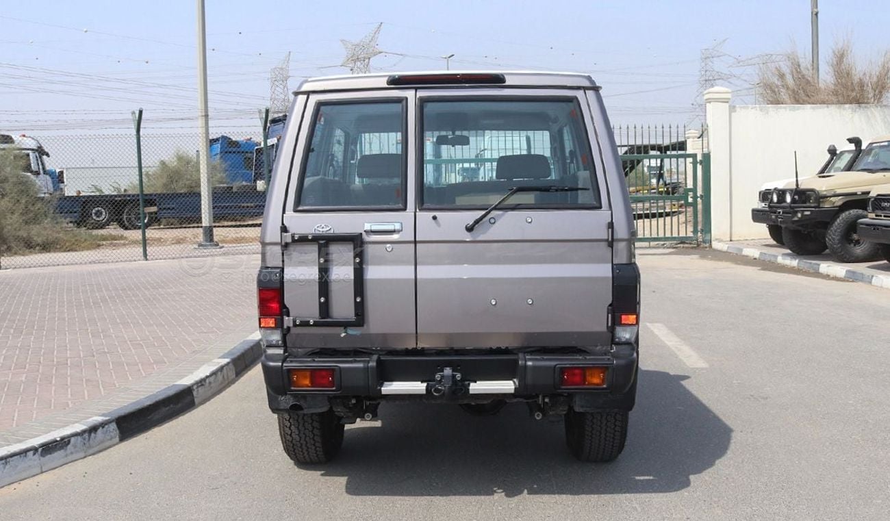 Toyota Land Cruiser 70 Hardtop LC71 . 4.0L . Petrol . 4WD . 5-Speed Manual . 7 Seats . 3 Doors For Export