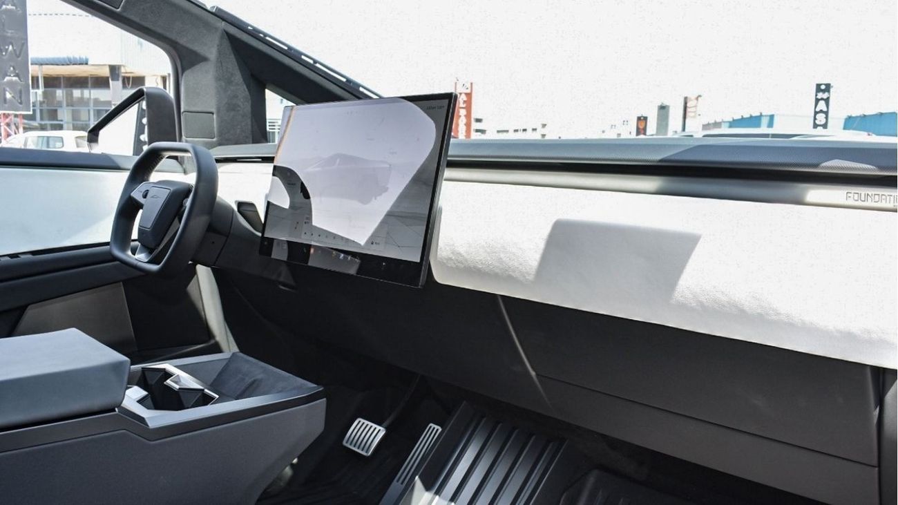 تسلا سايبرتراك Tesla Cybertruck / 2024