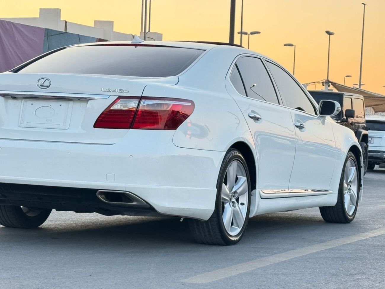 لكزس LS 460 L 4.6L In excellent condition and requires no expense