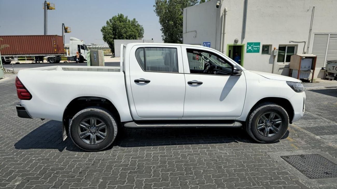 تويوتا هيلوكس Toyota Hilux Double Cabin 2.7L Petrol Auto Wide Body