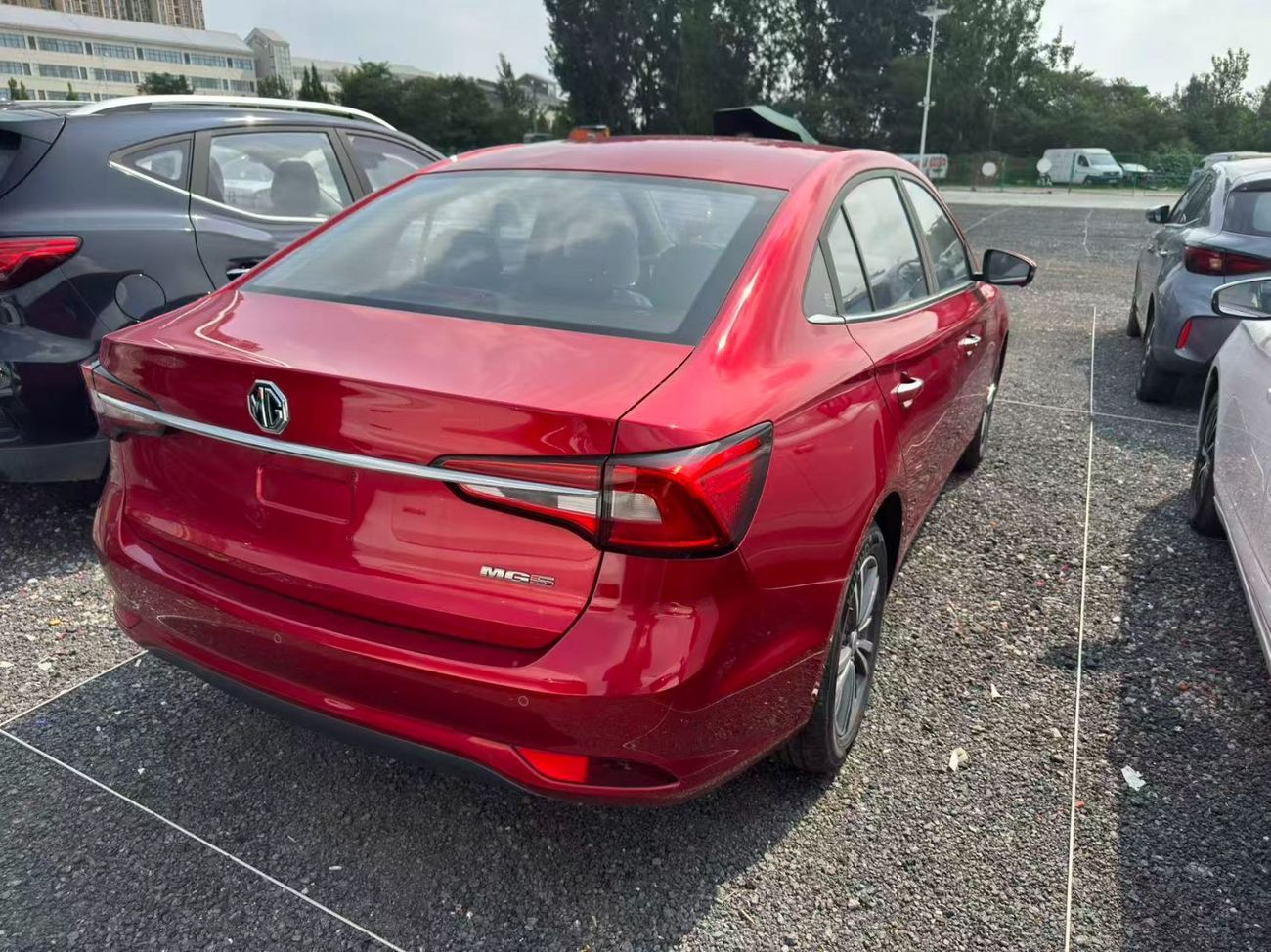 أم جي 5 DELUXE 1.5L A/T 2023 Full-option with sunroof RED | Export or Wholesale