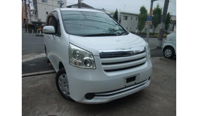 Toyota Noah ZRR70G