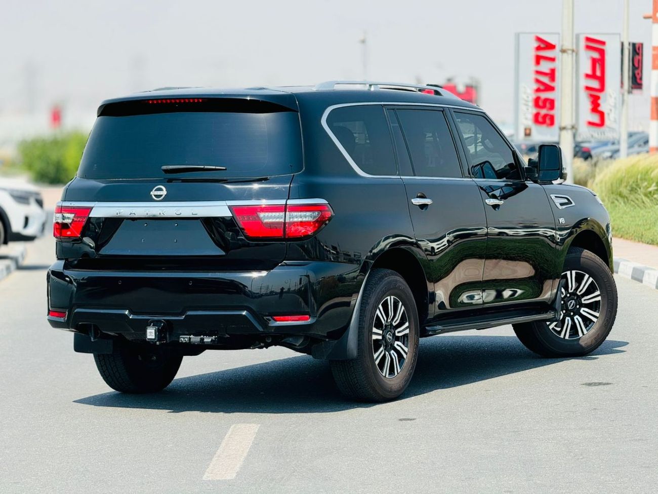 نيسان باترول Nissan patrol 2023 RHD black 7seaters petrol engine black colour outside and grey colour imterior