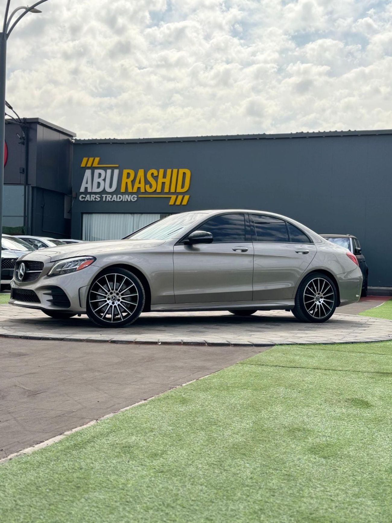 مرسيدس بنز C 300 Sport 2.0L (258 HP)