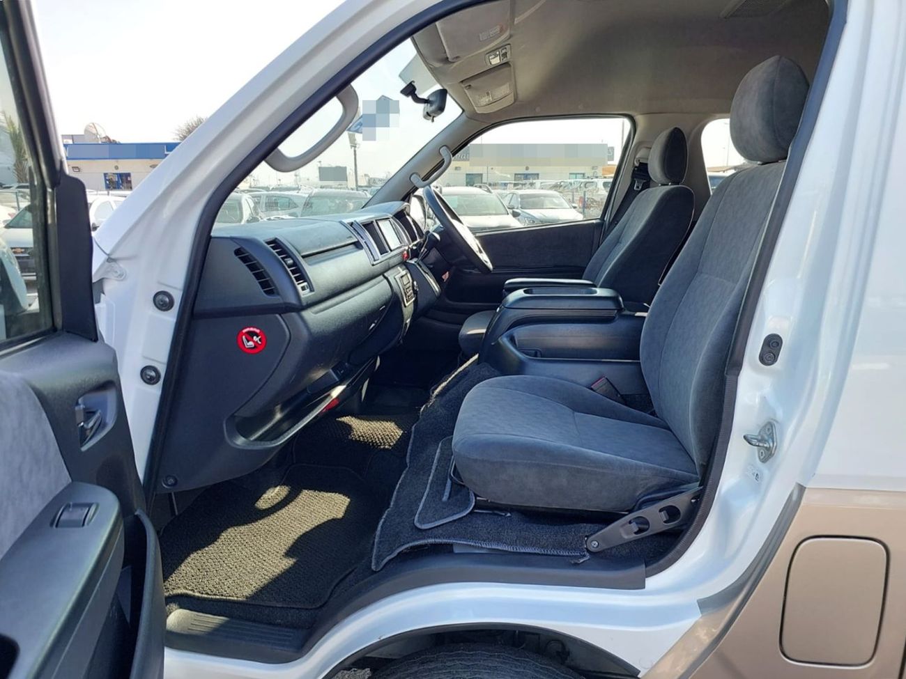 Toyota Hiace TOYOTA HIACE COMMUTER VAN RHD 2016 MODEL 2.7 L PETROL AUTOMATIC(PM10044)