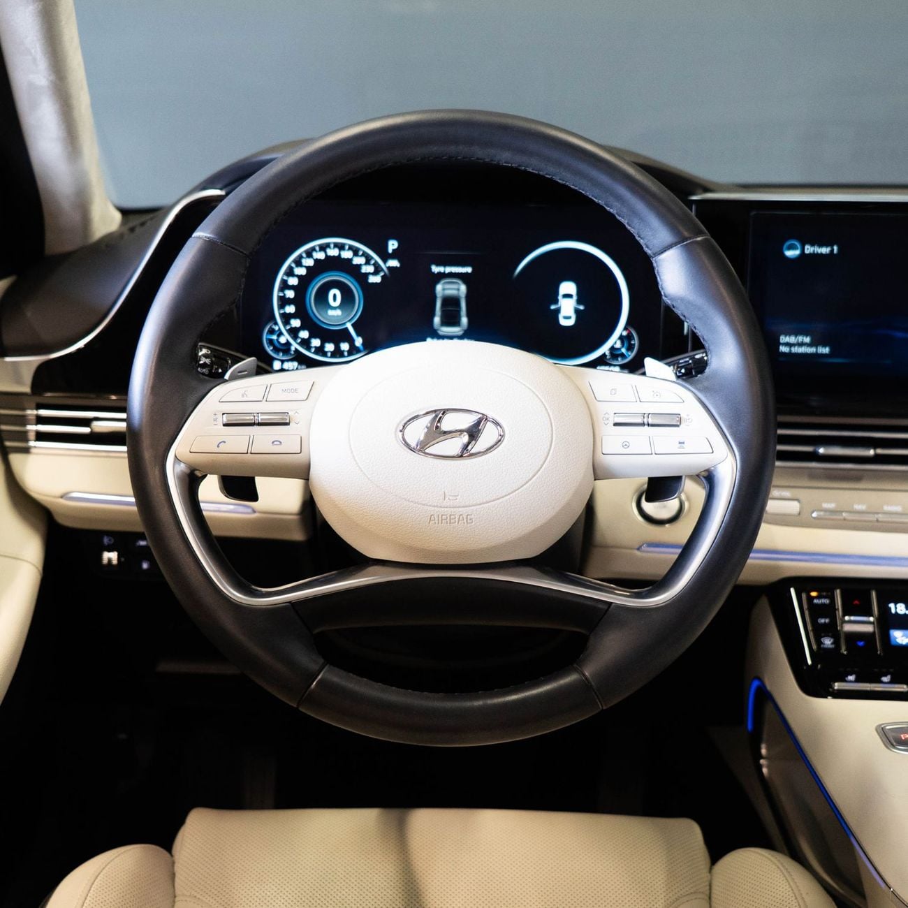 Hyundai Azera AED 1,915 P.M • 0% Downpayment • Hyundai Azera Calligraphy • Agency Warranty