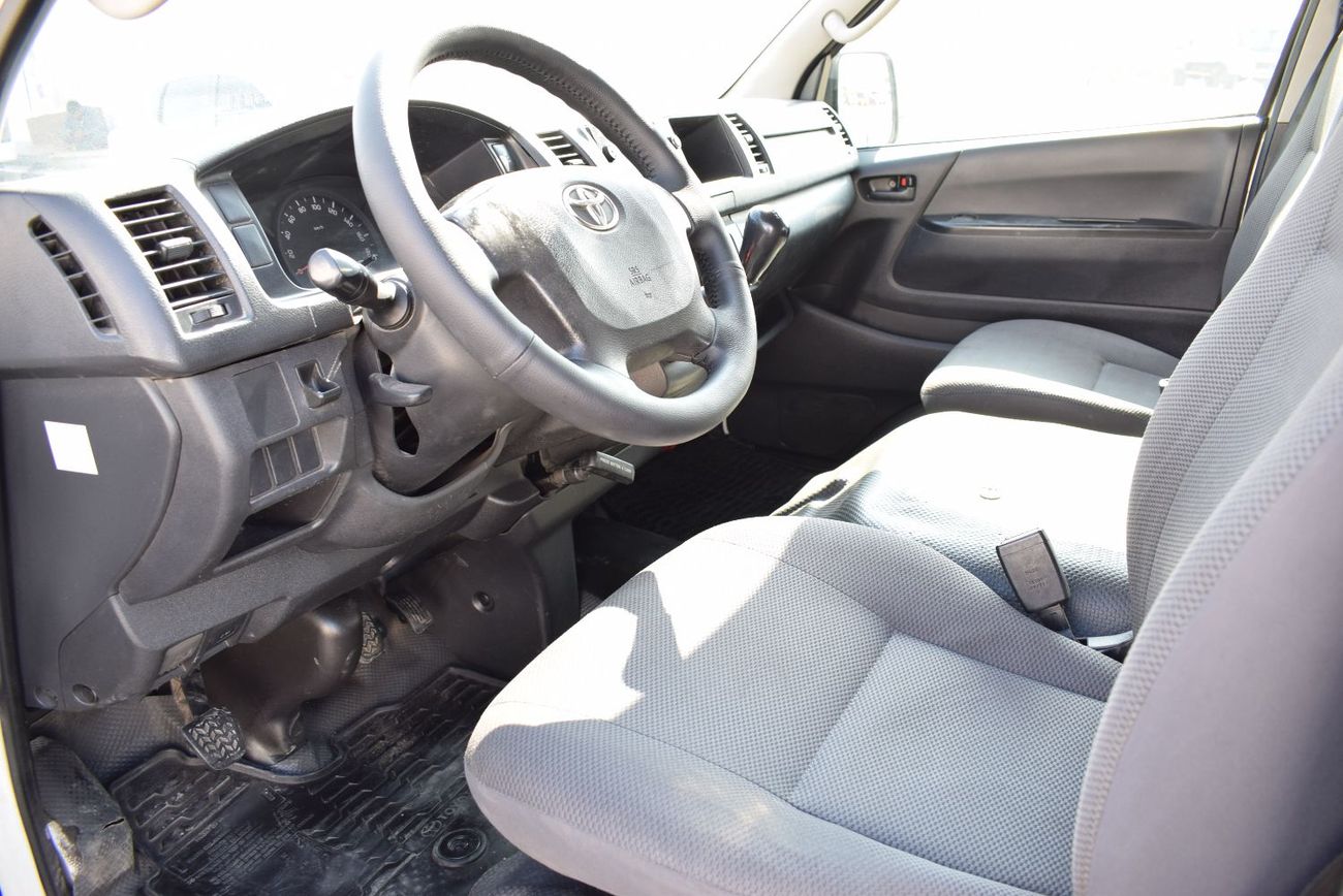 تويوتا هاياس Toyota Hiace Highroof Bus 13 seater, model:2018