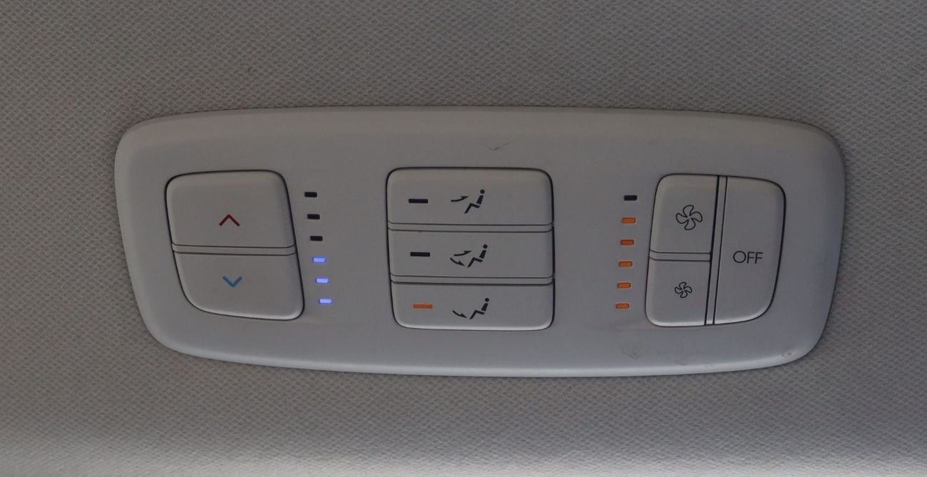 هيونداي ستاريا هيونداى ستاريا - 2023 - خليجى - بدون حوادث - بمحرك 3.5 - 9 مقاعد - ممشى قليل - بحاله ممتازه