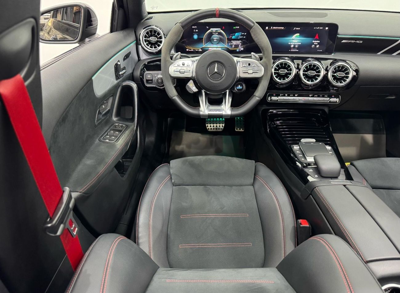 Mercedes-Benz A 35 AMG 4MATIC Hatchback 2022 Mercedes Benz A35 AMG Aerodynamic Package, 2027 Mercedes Warranty, Very Low Km