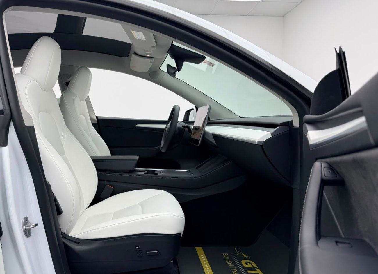 Tesla Model Y 2023 Tesla Model Y Long Range, Tesla Warranty+Full Service History, Excellent Condition, GCC Specs.