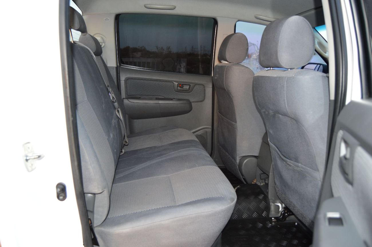 Toyota Hilux Double cabin 3.0L, perfect inside and outside