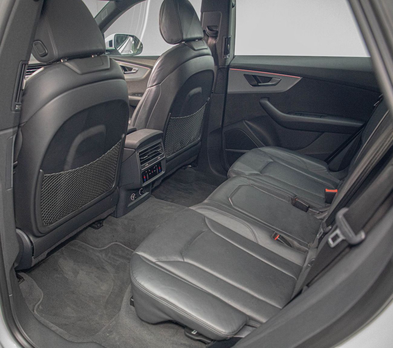 Audi Q8 55 TFSI quattro S-Line 3.0L (340 HP)