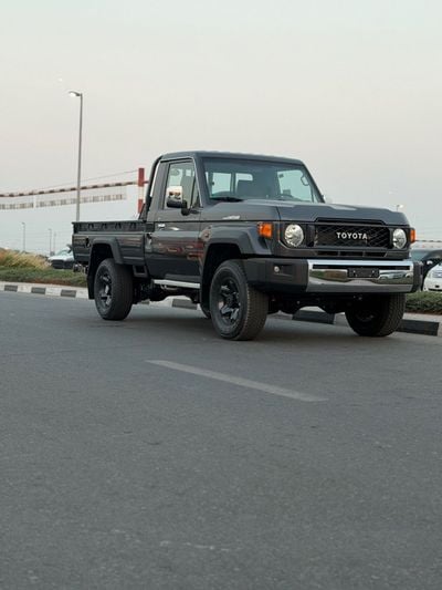 تويوتا لاند كروزر بيك آب Std 4.0L Single Cab Utility 4WD