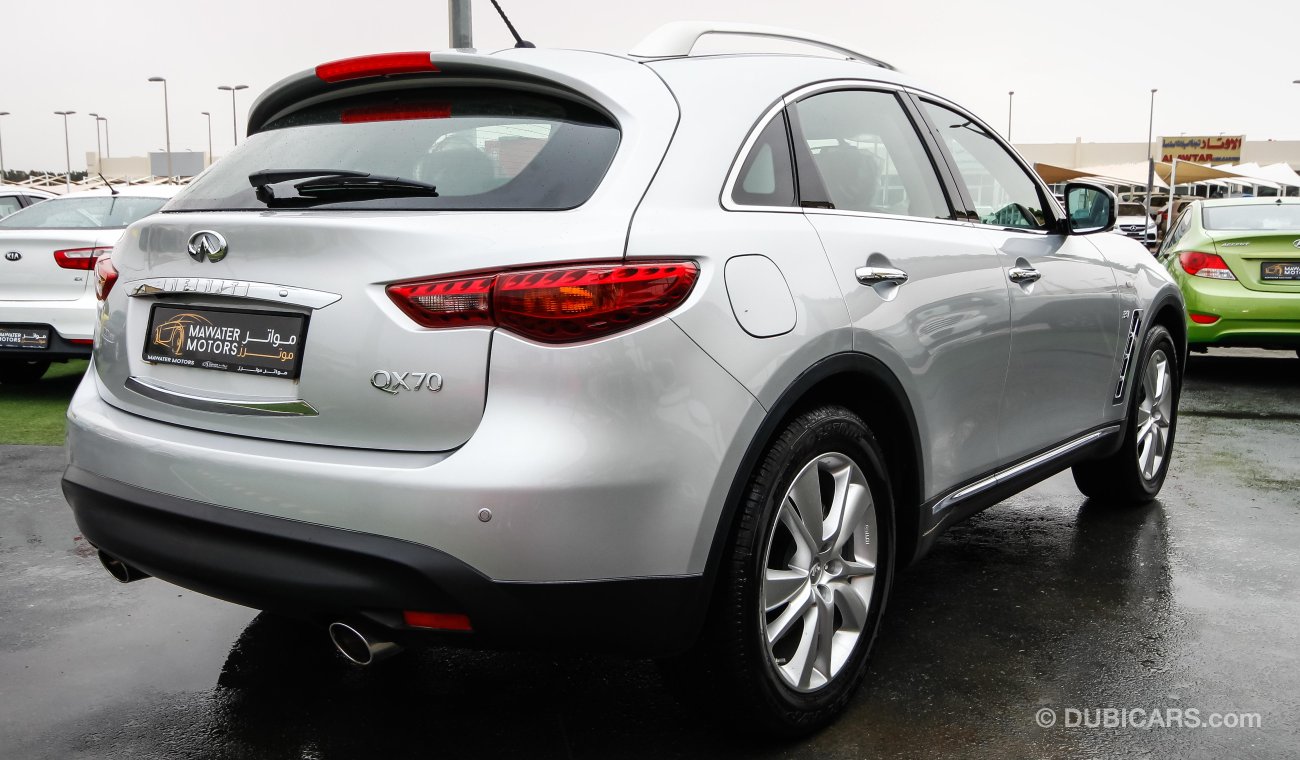 Infiniti QX70