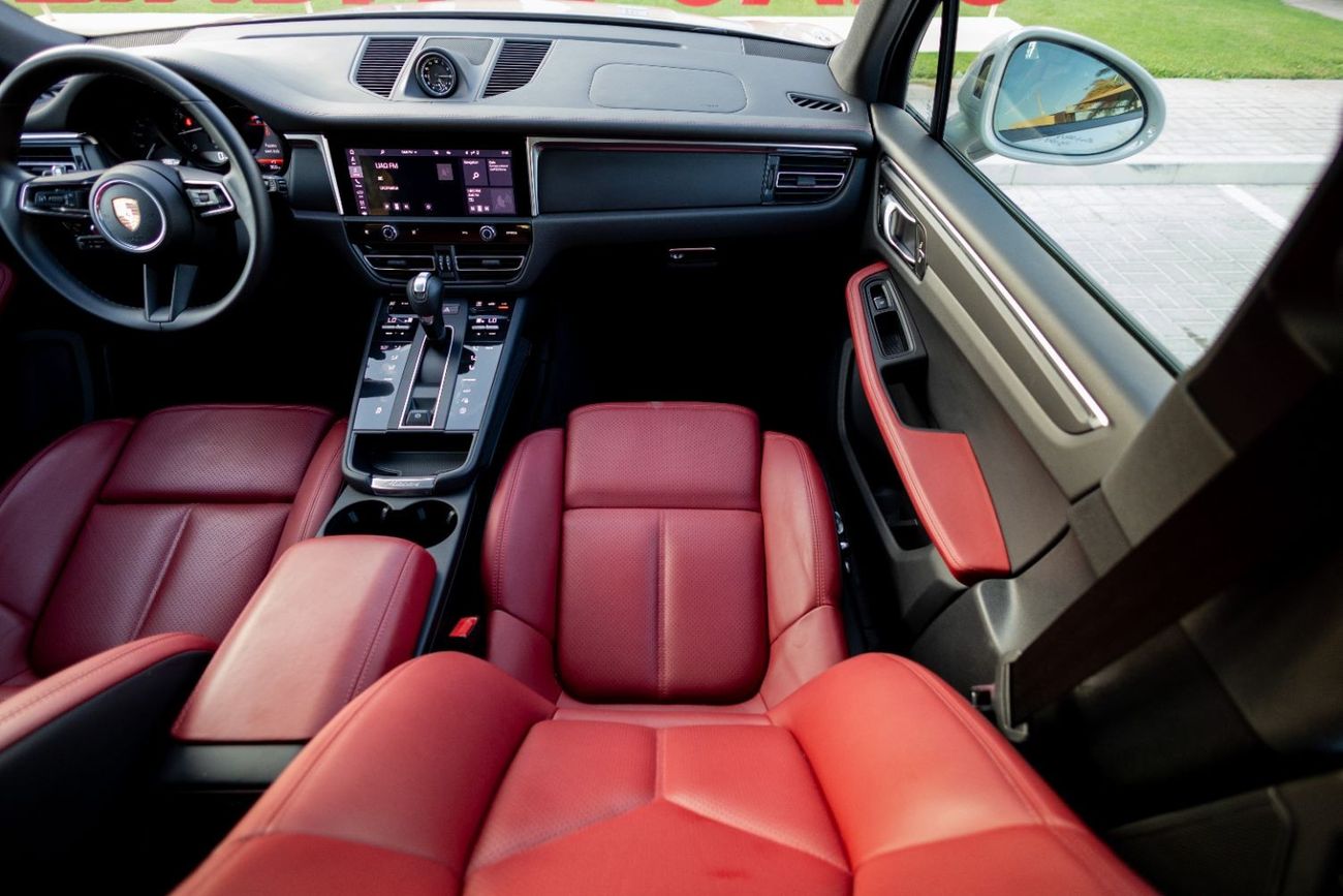 Porsche Macan Std 2.0L (252 HP) Porsche Macan 2024 GCC under Agency Warranty with Flexible Down-Payment.