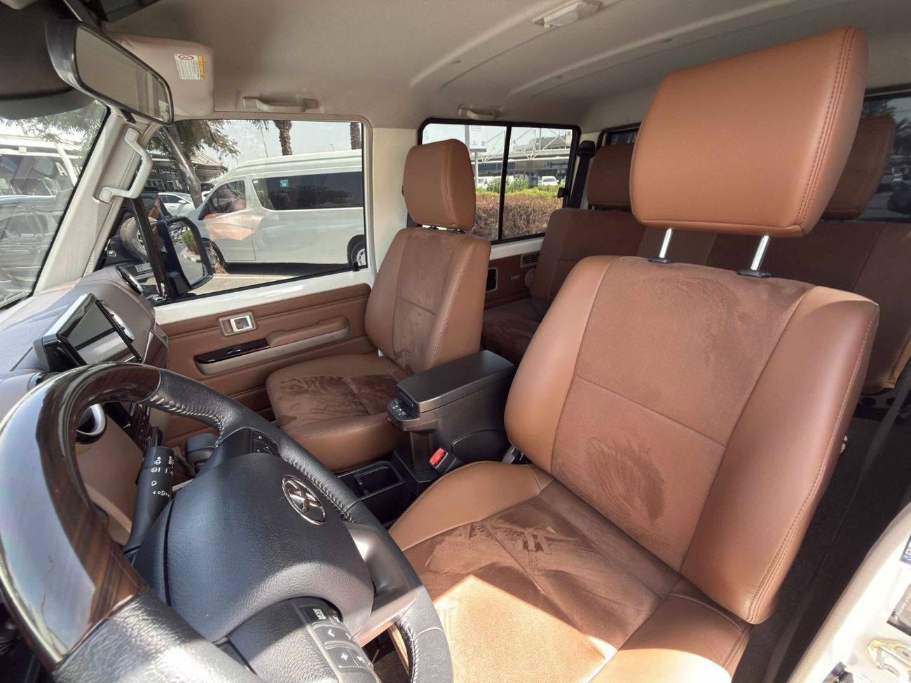 تويوتا لاند كروزر 70 GCC SPEC NEAT AND CLEAN VERY LESS KM