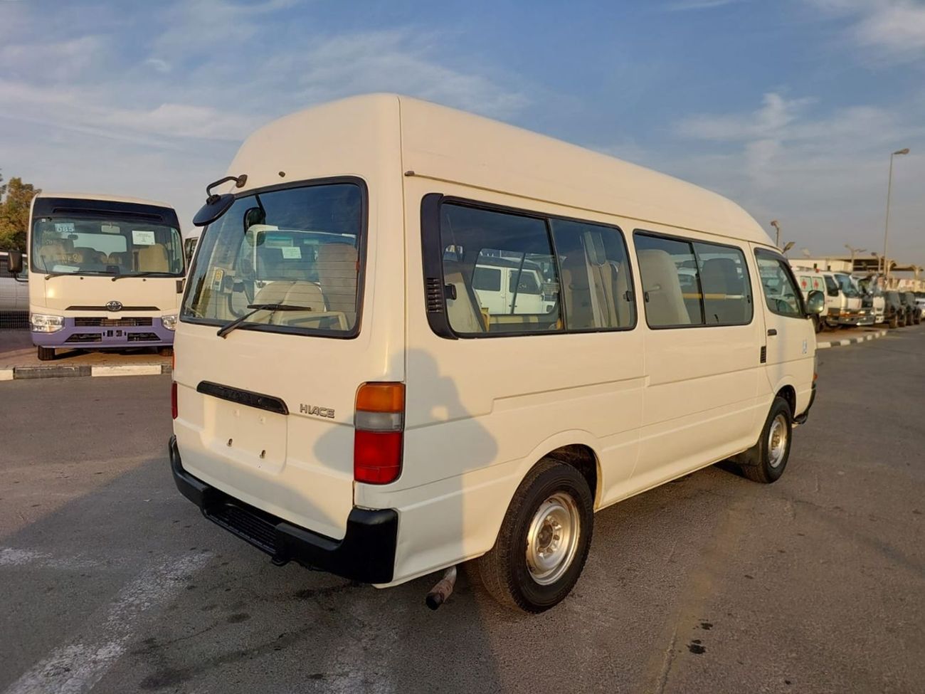 تويوتا هاياس TOYOTA HIACE COMMUTER VAN RHD 2003 MODEL 3.0 L DIESEL AUTOMATIC(PM03773)