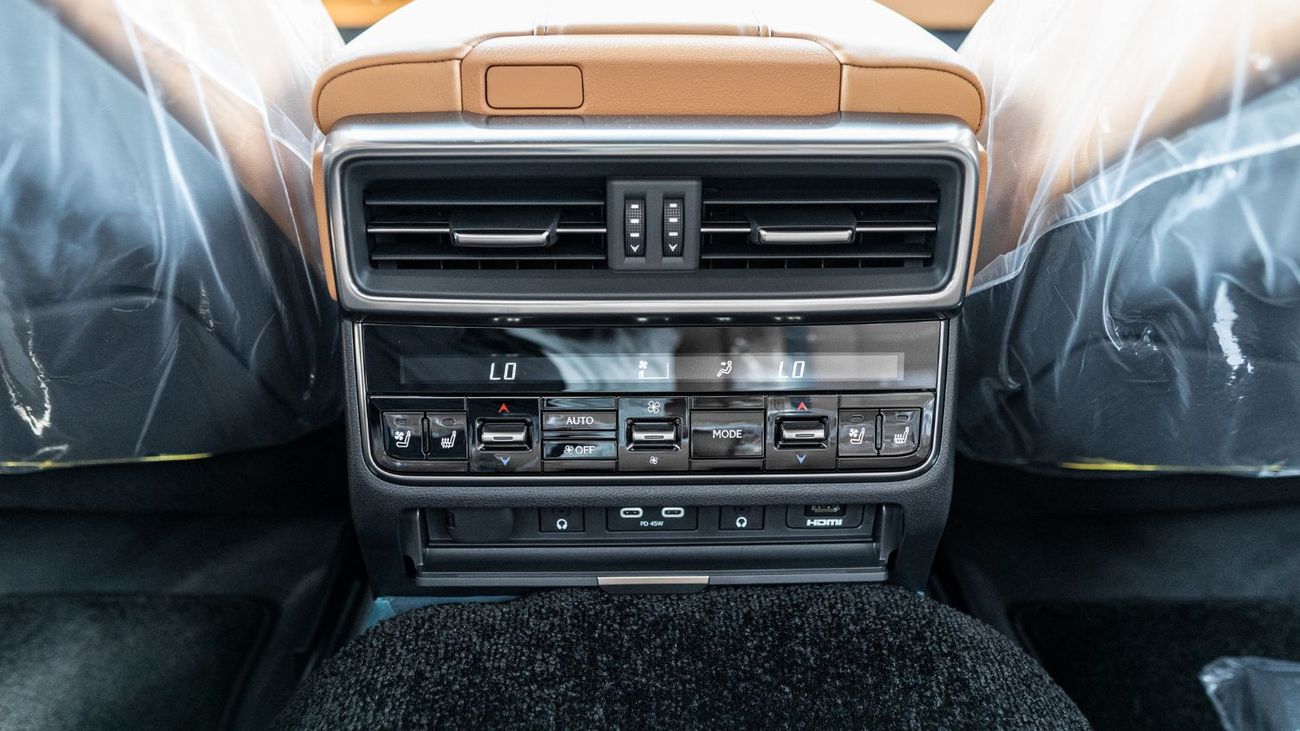 Lexus LX 700h 2025 Lexus LX700h Signature 3.5L AT Hybrid (Black-Tan) with Auto park