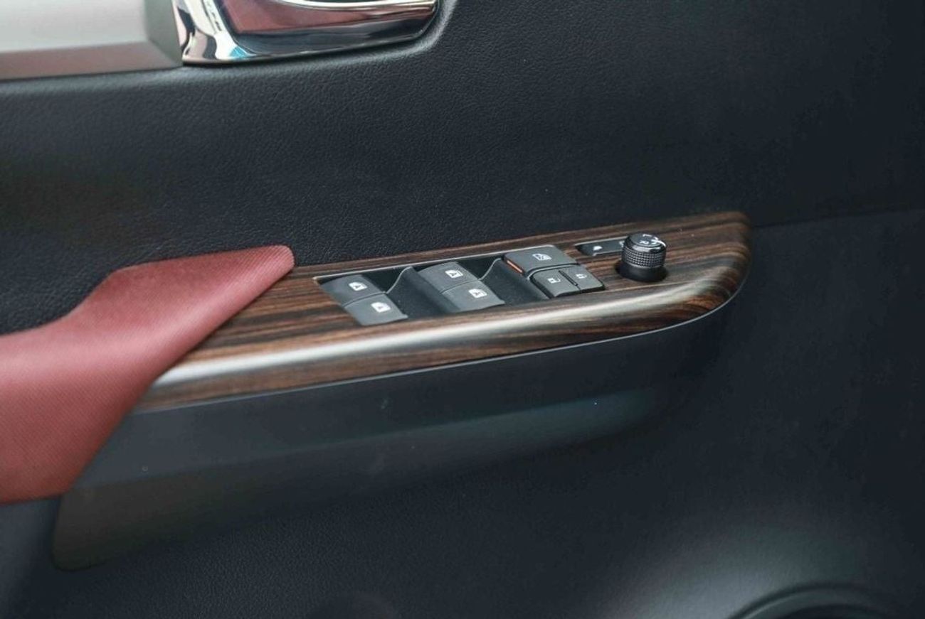 تويوتا هيلوكس 2025 TOYOTA HILUX HI 2.7 - PLATINUM WHITE PEARL inside MAROON | Export Only